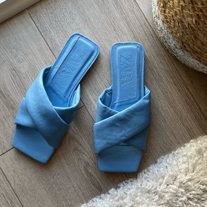 Padded crossover sandals